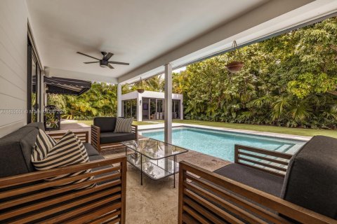 House in Miami, Florida 3 bedrooms, 126.16 sq.m. № 1802445 - photo 10