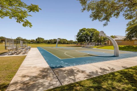 House in Miami, Florida 3 bedrooms, 126.16 sq.m. № 1802445 - photo 24