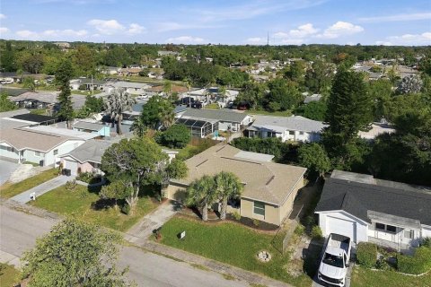 House in Port Richey, Florida 3 bedrooms, 133.97 sq.m. № 2431937 - photo 28