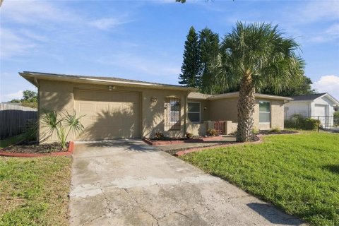 House in Port Richey, Florida 3 bedrooms, 133.97 sq.m. № 2431937 - photo 4