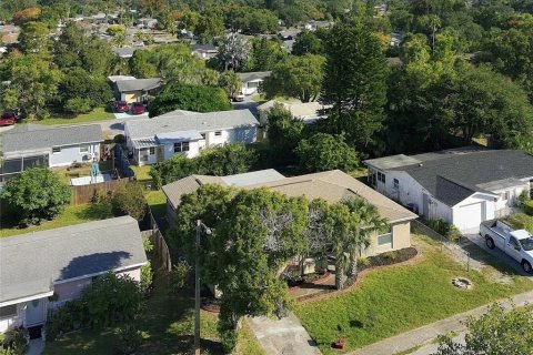 House in Port Richey, Florida 3 bedrooms, 133.97 sq.m. № 2431937 - photo 30