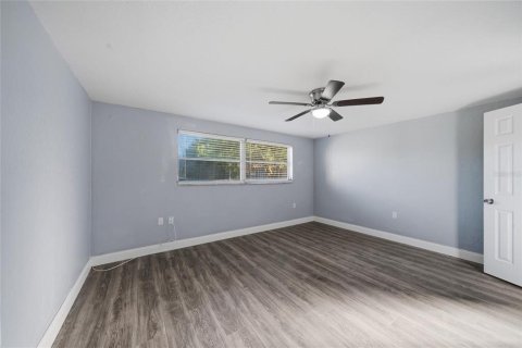 House in Port Richey, Florida 3 bedrooms, 133.97 sq.m. № 2431937 - photo 14