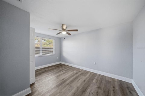 House in Port Richey, Florida 3 bedrooms, 133.97 sq.m. № 2431937 - photo 8