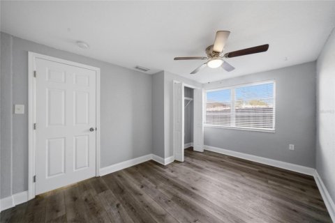 House in Port Richey, Florida 3 bedrooms, 133.97 sq.m. № 2431937 - photo 9
