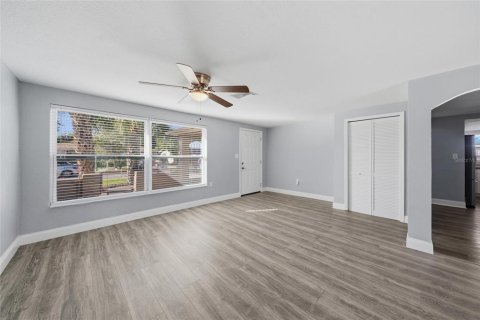 House in Port Richey, Florida 3 bedrooms, 133.97 sq.m. № 2431937 - photo 20