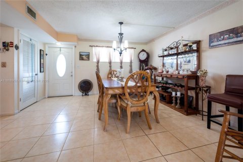 Copropriété à vendre à Pembroke Pines, Floride: 1 chambre, 83.61 m2 № 1934723 - photo 5