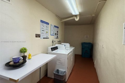 Copropriété à vendre à Pembroke Pines, Floride: 1 chambre, 83.61 m2 № 1934723 - photo 25