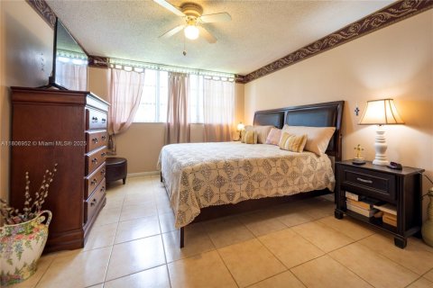 Copropriété à vendre à Pembroke Pines, Floride: 1 chambre, 83.61 m2 № 1934723 - photo 16