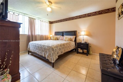 Copropriété à vendre à Pembroke Pines, Floride: 1 chambre, 83.61 m2 № 1934723 - photo 15