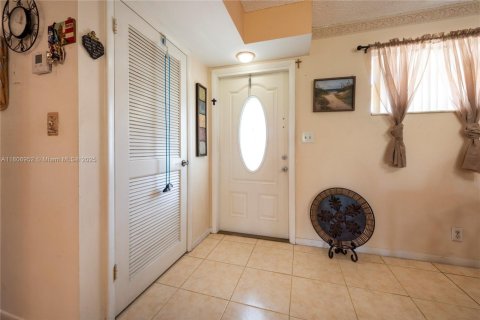 Copropriété à vendre à Pembroke Pines, Floride: 1 chambre, 83.61 m2 № 1934723 - photo 4