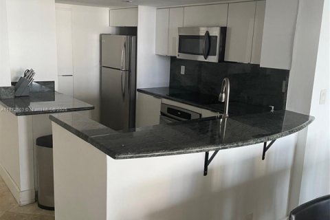 Condominio en alquiler en Miami, Florida, 3 dormitorios, 148.83 m2 № 1922568 - foto 11