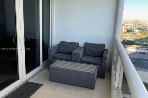 Condominio en alquiler en Miami, Florida, 3 dormitorios, 148.83 m2 № 1922568 - foto 9