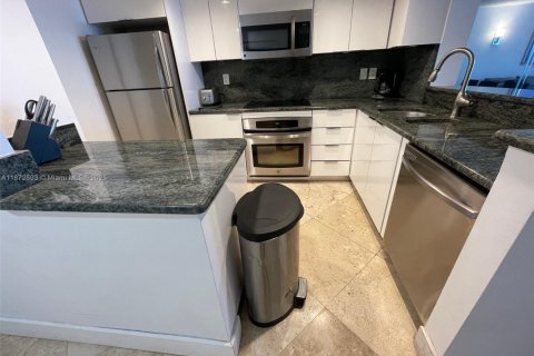 Condominio en alquiler en Miami, Florida, 3 dormitorios, 148.83 m2 № 1922568 - foto 12