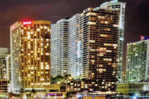 Condominio en alquiler en Miami, Florida, 3 dormitorios, 148.83 m2 № 1922568 - foto 29