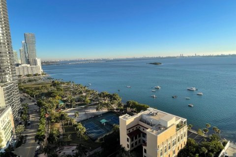 Condominio en alquiler en Miami, Florida, 3 dormitorios, 148.83 m2 № 1922568 - foto 1