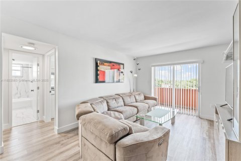 Copropriété à vendre à Miami, Floride: 1 chambre, 55.74 m2 № 1783707 - photo 3