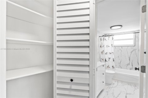 Copropriété à vendre à Miami, Floride: 1 chambre, 55.74 m2 № 1783707 - photo 9