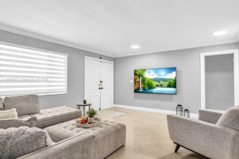 Villa ou maison à vendre à Miami, Floride: 4 chambres, 189.99 m2 № 1951316 - photo 8