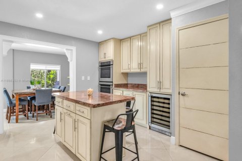 Villa ou maison à vendre à Miami, Floride: 4 chambres, 189.99 m2 № 1951316 - photo 15