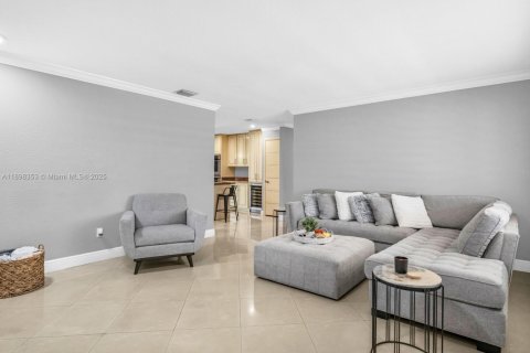 Villa ou maison à vendre à Miami, Floride: 4 chambres, 189.99 m2 № 1951316 - photo 9
