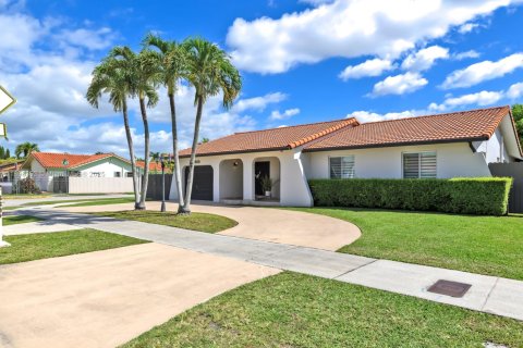 Villa ou maison à vendre à Miami, Floride: 4 chambres, 189.99 m2 № 1951316 - photo 3