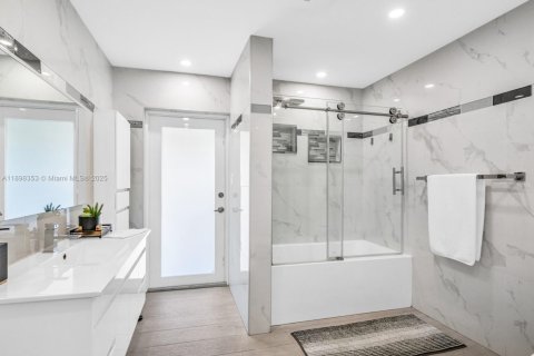 Villa ou maison à vendre à Miami, Floride: 4 chambres, 189.99 m2 № 1951316 - photo 22