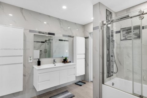 Villa ou maison à vendre à Miami, Floride: 4 chambres, 189.99 m2 № 1951316 - photo 24