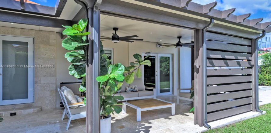 Villa ou maison à Miami, Floride 4 chambres, 189.99 m2 № 1951316