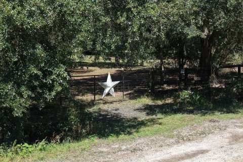 Terreno en venta en Okeechobee, Florida № 2164381 - foto 21