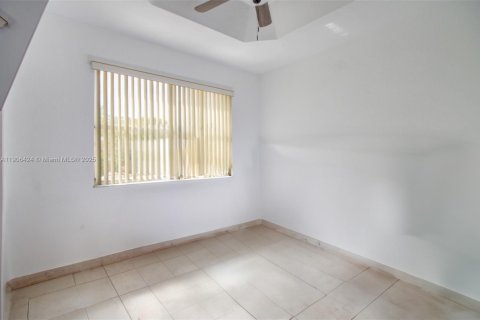 Купить виллу или дом в Хомстед, Флорида 3 спальни, 108.6м2, № 1957065 - фото 9