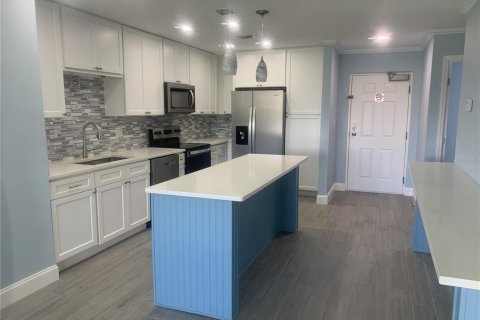 Condo in Saint Petersburg, Florida, 2 bedrooms  № 2230889 - photo 6
