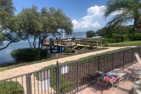 Condo in Saint Petersburg, Florida, 2 bedrooms  № 2230889 - photo 5