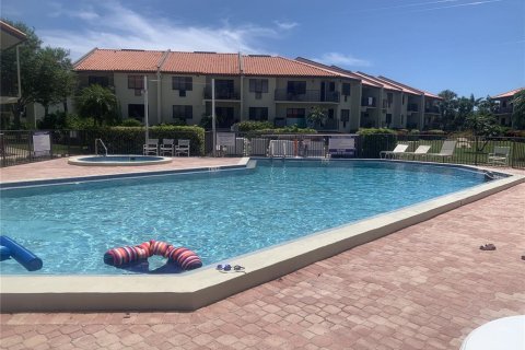 Condo in Saint Petersburg, Florida, 2 bedrooms  № 2230889 - photo 4