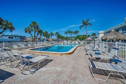 Condo in Saint Petersburg, Florida, 2 bedrooms  № 2199856 - photo 8
