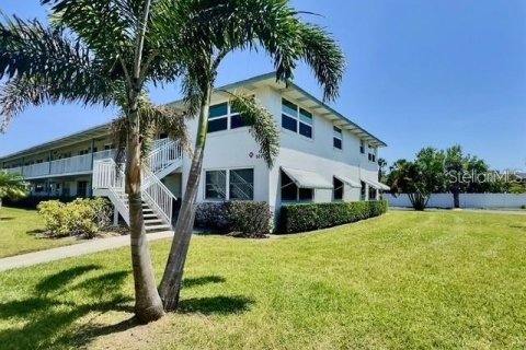 Condo in Saint Petersburg, Florida, 2 bedrooms  № 2199856