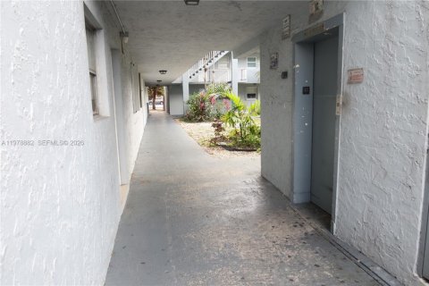 Купить кондоминиум в Хайалиа, Флорида 1 спальня, 73.39м2, № 2043444 - фото 14