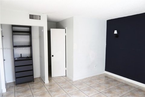 Купить кондоминиум в Хайалиа, Флорида 1 спальня, 73.39м2, № 2043444 - фото 10