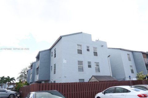 Кондоминиум с 1 спальней в Хайалиа, Флорида № 2043444