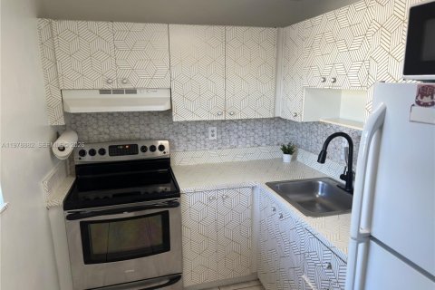 Купить кондоминиум в Хайалиа, Флорида 1 спальня, 73.39м2, № 2043444 - фото 4