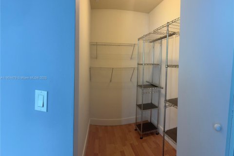 Condominio en venta en Miami, Florida, 1 dormitorio, 63.08 m2 № 1956345 - foto 11