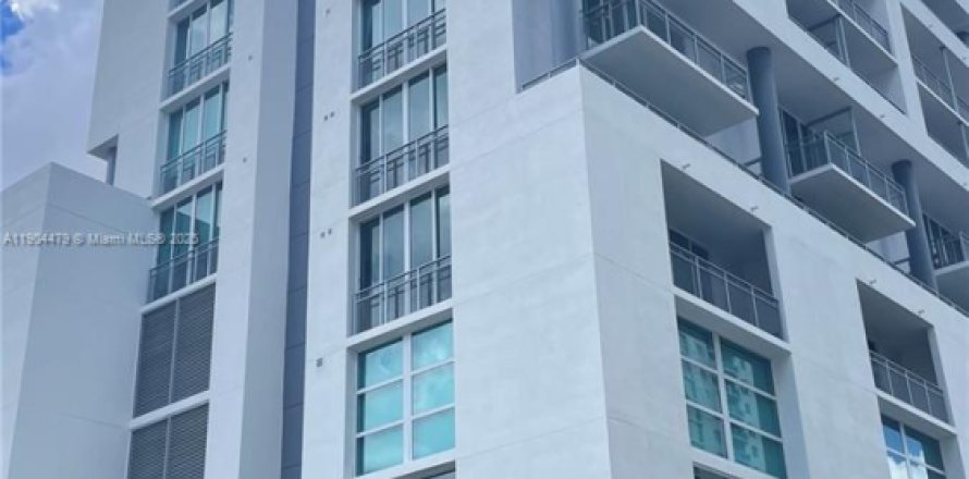 Condominio en Miami, Florida, 1 dormitorio  № 1956345