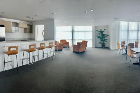 Condominio en venta en Miami, Florida, 1 dormitorio, 63.08 m2 № 1956345 - foto 5