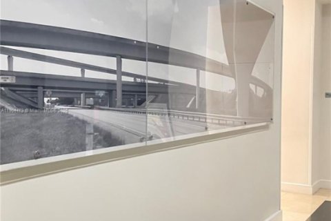 Condominio en venta en Miami, Florida, 1 dormitorio, 63.08 m2 № 1956345 - foto 3