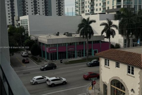 Condominio en venta en Miami, Florida, 1 dormitorio, 63.08 m2 № 1956345 - foto 14