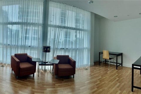 Condominio en venta en Miami, Florida, 1 dormitorio, 63.08 m2 № 1956345 - foto 7