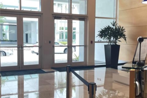 Condominio en venta en Miami, Florida, 1 dormitorio, 63.08 m2 № 1956345 - foto 2