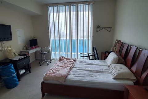 Condo in Hallandale Beach, Florida, 3 bedrooms  № 1959336 - photo 15