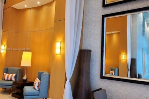 Condo in Hallandale Beach, Florida, 3 bedrooms  № 1959336 - photo 19