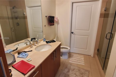 Condo in Hallandale Beach, Florida, 3 bedrooms  № 1959336 - photo 13