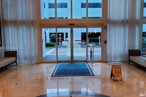 Condo in Hallandale Beach, Florida, 3 bedrooms  № 1959336 - photo 25